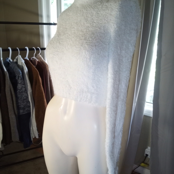 H&M White Off-the-Shoulder Sweater - Picture 1 of 3